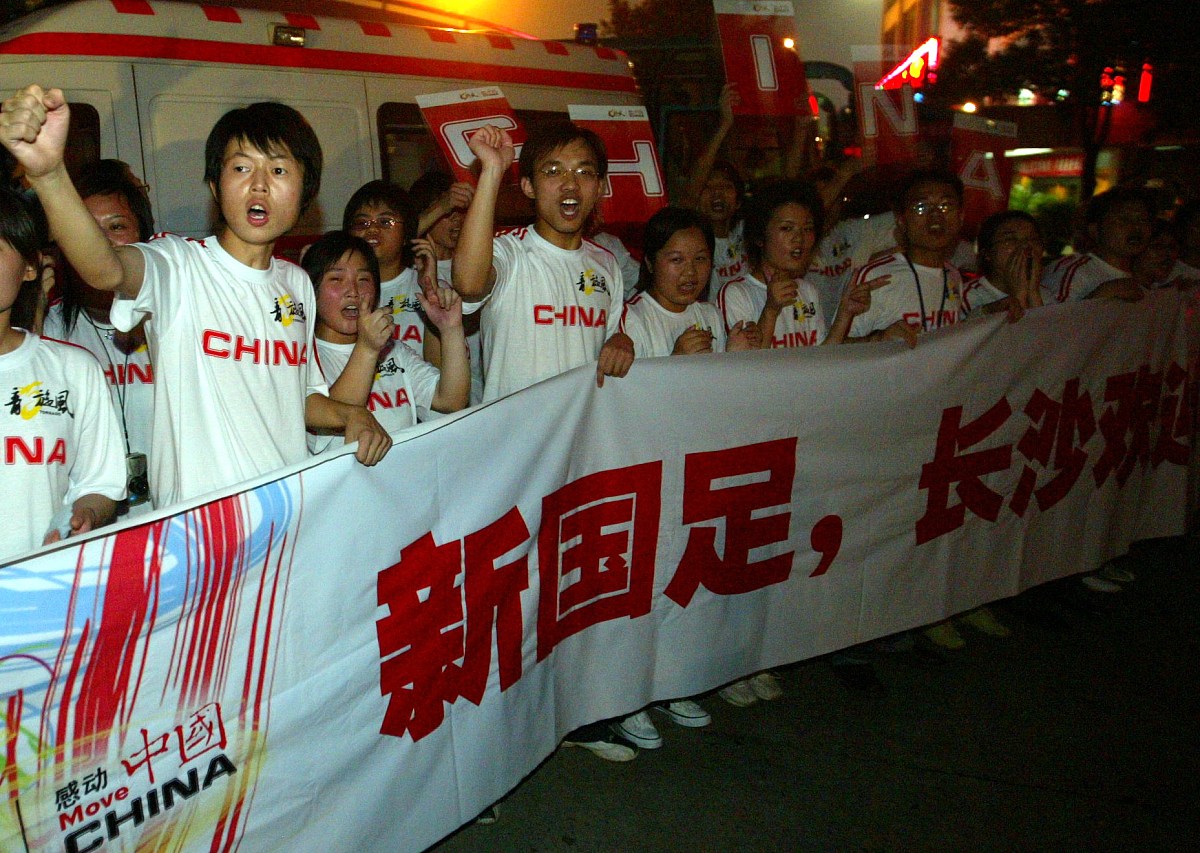 中国足球队再次战胜对手，取得胜利