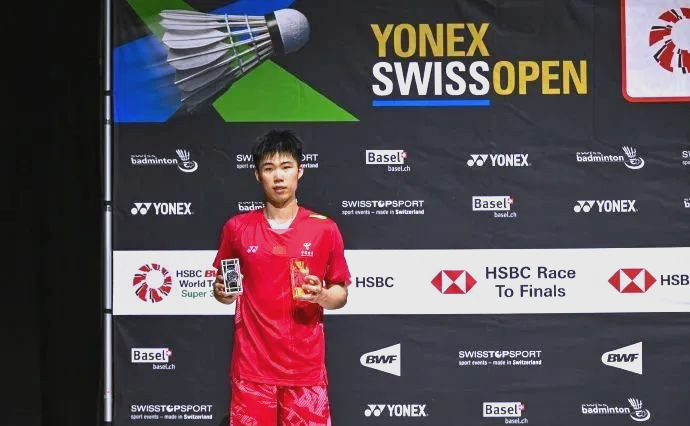 荷兰代表团包揽游泳比赛奖牌，斩获佳绩