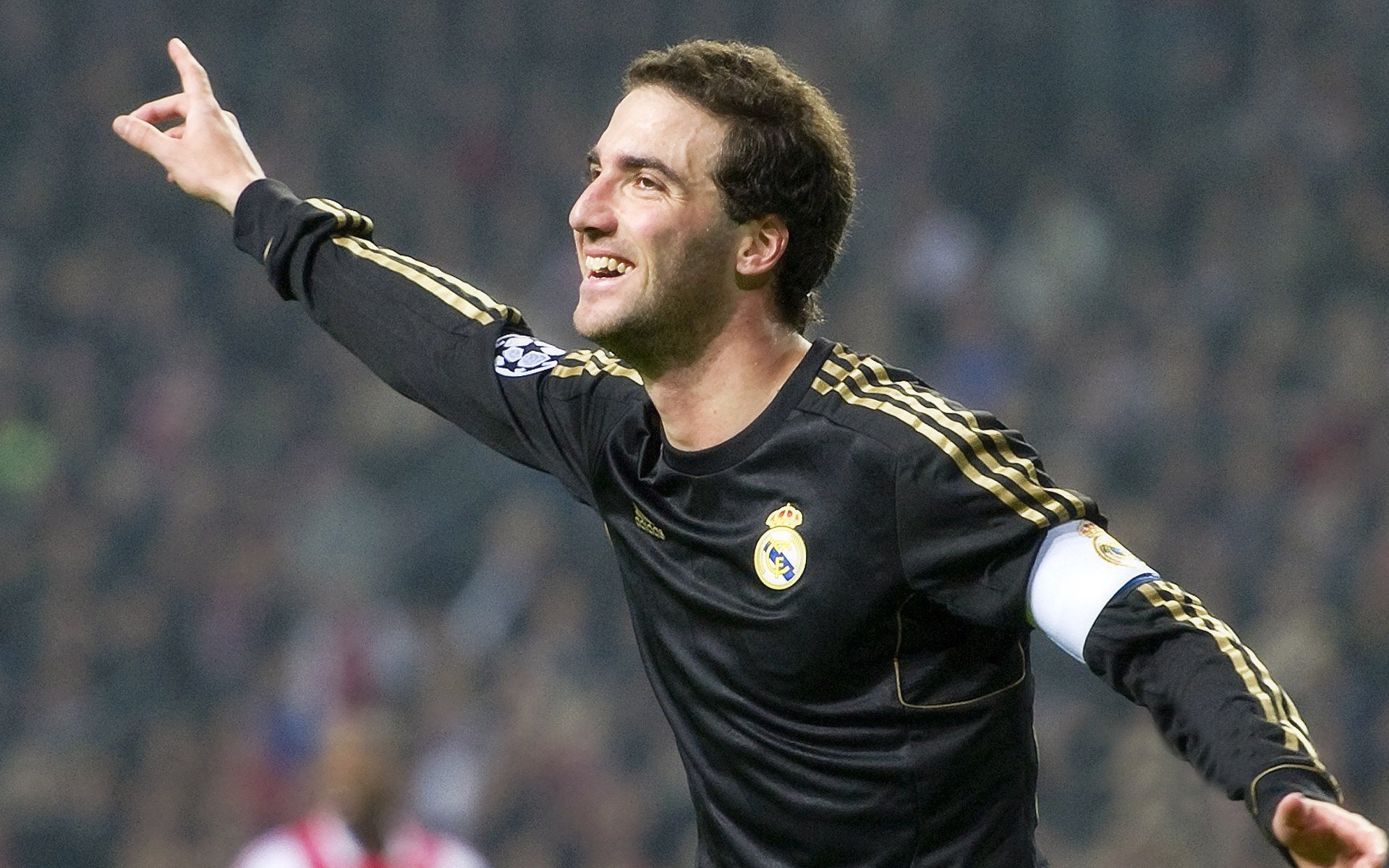 英超争冠烽火映照三狮军团，从联赛焦点到生死战擒阿根廷的胜利密码