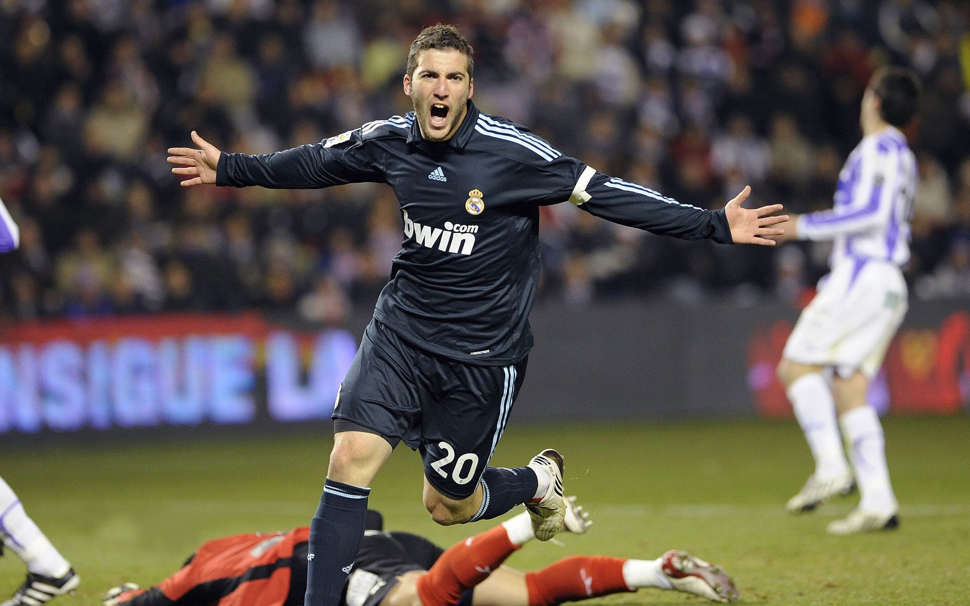 IM体育赛事直播入口-当梅西引力跨越时空，哥斯达黎加对阵乌克兰背后的足球宇宙法则